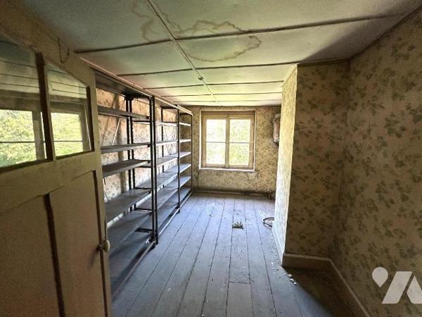 Au centre de Bergues, à proximité immédiate  des services et des commerces, hôtel particulier d...