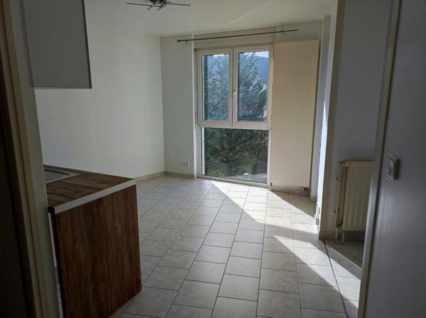 Appartement Oyonnax 1 pièce(s) 28.49 m²