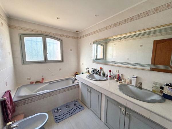 Maison 4 pièce(s) 110 m2 de plain pied sur 1326 m² de terrain