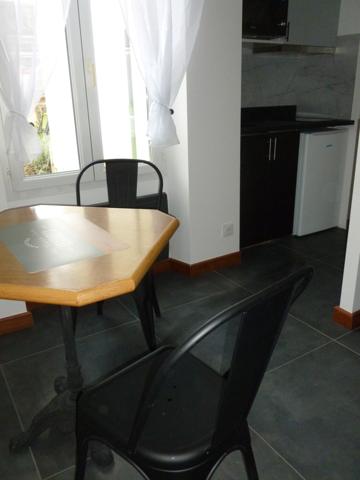 Meublé de type 2 , entièrement rénové de 40.78 m2 situé à RE