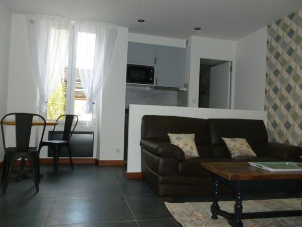 Meublé de type 2 , entièrement rénové de 40.78 m2 situé à RE