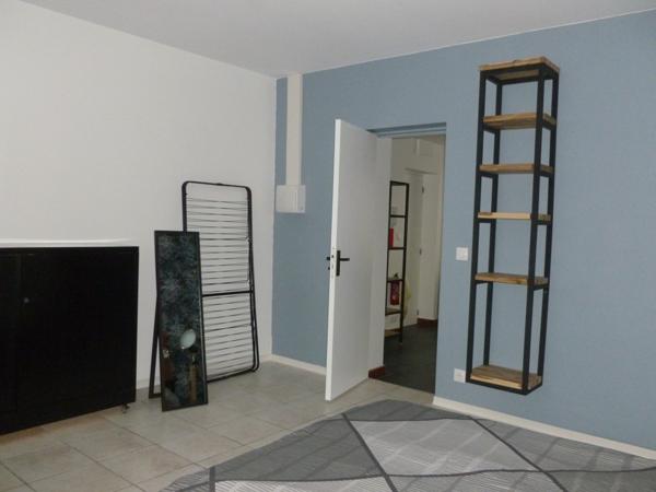 Meublé de type 2 , entièrement rénové de 40.78 m2 situé à RE