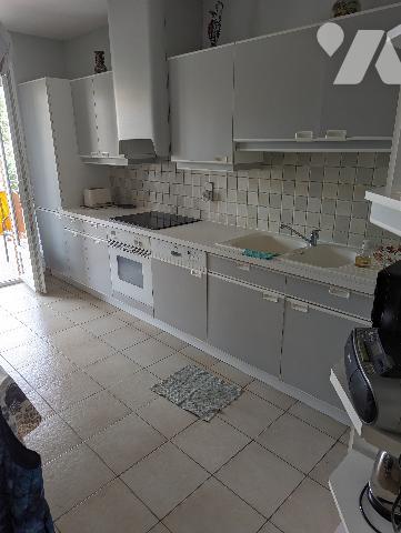 APPARTEMENT T5  avec ascenseur 84 m2 trois chambres cave parking garage