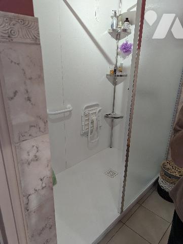 APPARTEMENT T5  avec ascenseur 84 m2 trois chambres cave parking garage