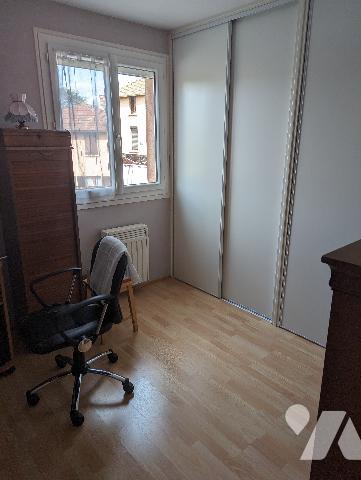 APPARTEMENT T5  avec ascenseur 84 m2 trois chambres cave parking garage