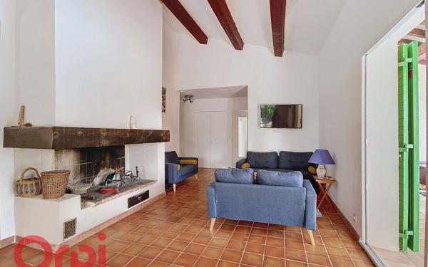 Maison à vendre    6 pièces •  La Cadière-d'Azur