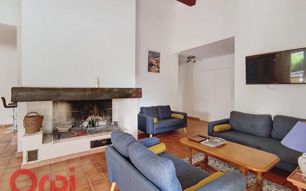 Maison à vendre    6 pièces •  La Cadière-d'Azur
