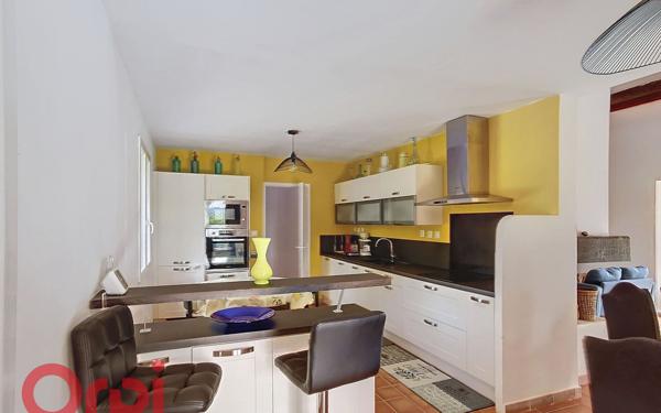 Maison à vendre    6 pièces •  La Cadière-d'Azur