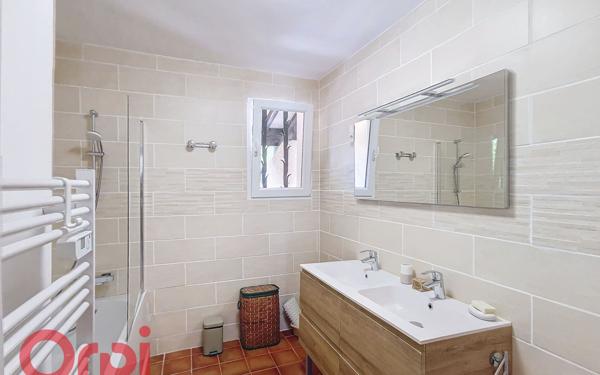 Maison à vendre    6 pièces •  La Cadière-d'Azur