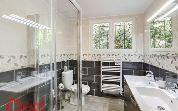 Maison à vendre    6 pièces •  La Cadière-d'Azur