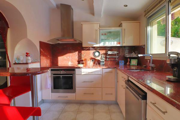 Maison familiale 6 pièces avec jardin, piscine et dépendance