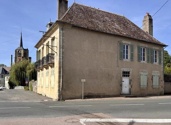 Vente                                                      Maison
                        
                     6 pièces                      207 m2                     à Moulins-Engilbert