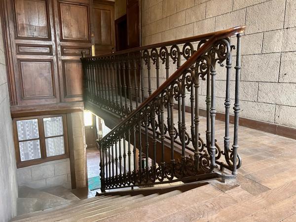 Vente                                                      Maison
                        
                     6 pièces                      207 m2                     à Moulins-Engilbert