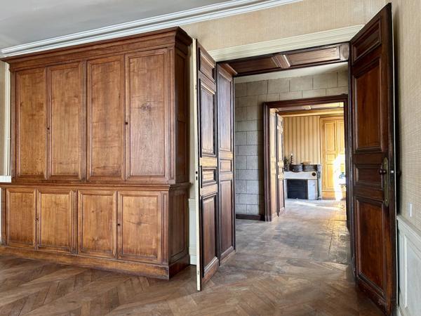 Vente                                                      Maison
                        
                     6 pièces                      207 m2                     à Moulins-Engilbert