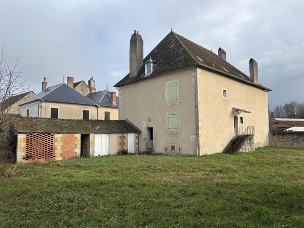 Vente                                                      Maison
                        
                     6 pièces                      207 m2                     à Moulins-Engilbert