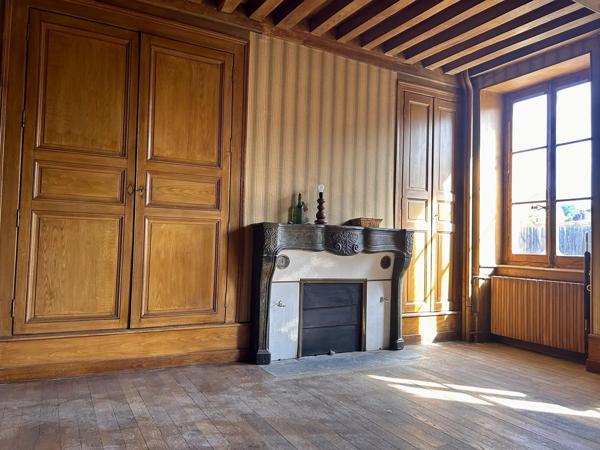 Vente                                                      Maison
                        
                     6 pièces                      207 m2                     à Moulins-Engilbert