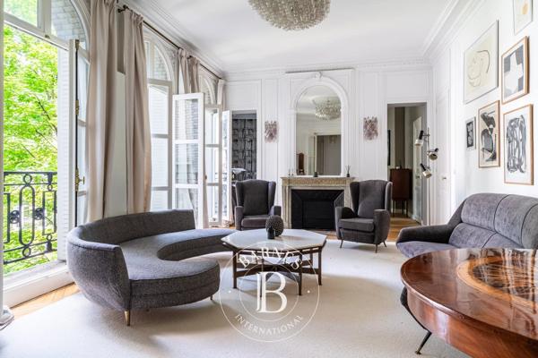 Paris 16ème, Appartement 2 Chambres -  131 m² à vendre