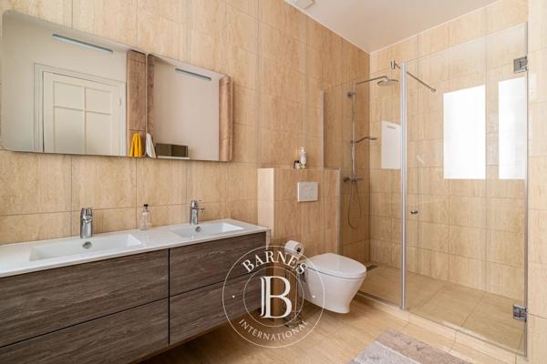 Paris 16ème, Appartement 2 Chambres -  131 m² à vendre