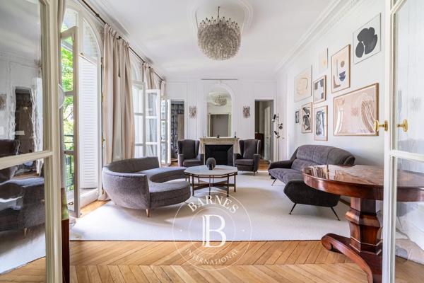 Paris 16ème, Appartement 2 Chambres -  131 m² à vendre