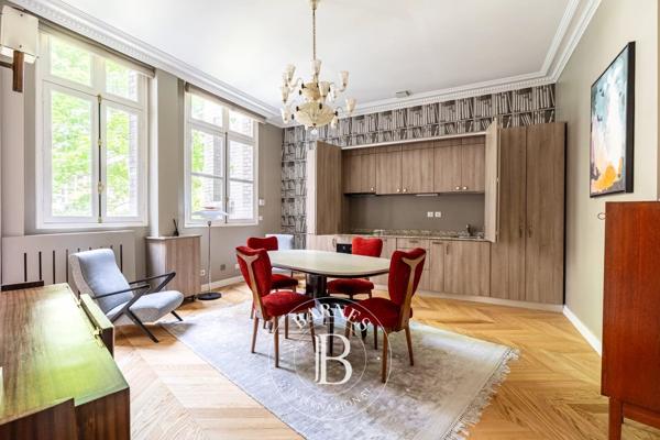 Paris 16ème, Appartement 2 Chambres -  131 m² à vendre