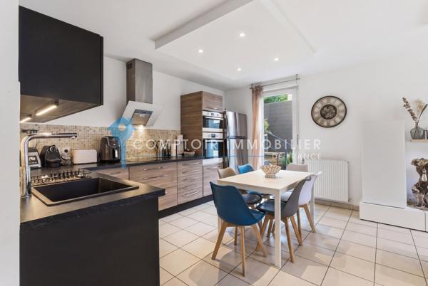 Maison
                                                                                                                                                                                                                                                                                                                        6 pièce(s)                                                                                                                                                                                                          4 chambre(s)                                                                                                                                                                                                          103.24  m²