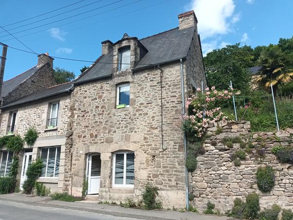 A VENDRE MAISON EN PIERRES DINAN AVEC JARDIN