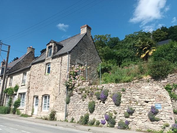 A VENDRE MAISON EN PIERRES DINAN AVEC JARDIN