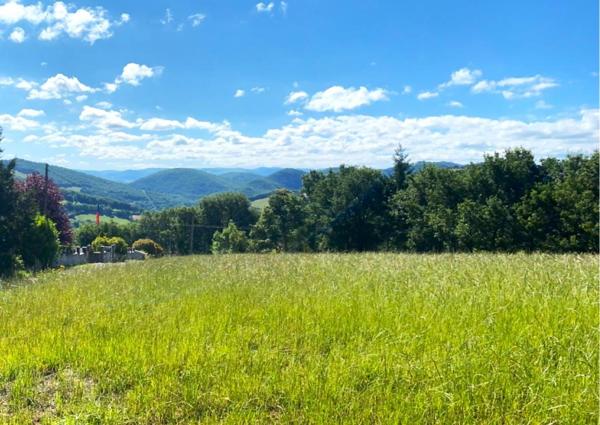 Terrain constructible de 4464 m2 avec vue