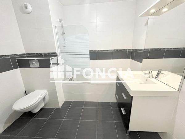 Location Appartement 2 pièces 42.78 m² - Porte 03 Divonne- Les- Bains 01220