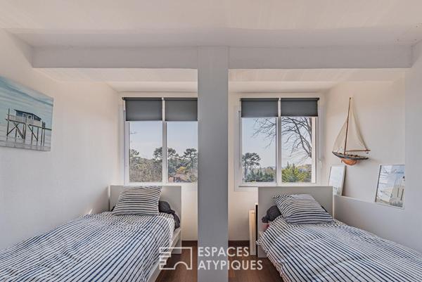 Refuge contemporain suspendu dans la nature