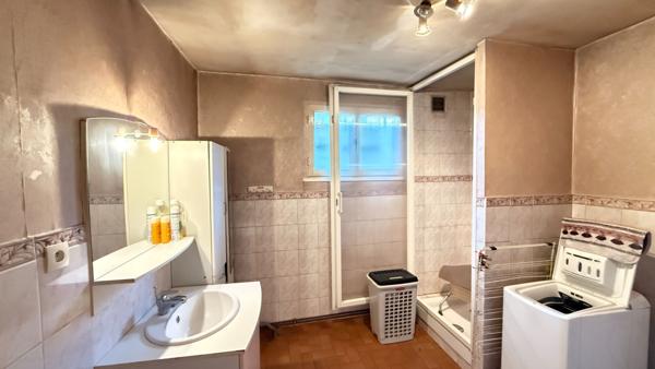 NOAILLES PROCHE Maison à Vendre 4 pièces- dépendance, grange, hangar , jardin