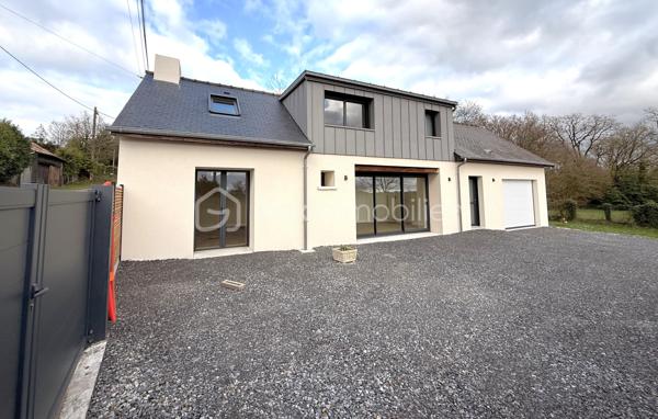 Une maison où l’on pose ses valises !
À quelques minutes du centre de Liffré et de l’A84, cette maison individuelle d’environ 104 m², entièrement rénovée, conjugue confort, fonctionnalité et simplicité de vie.
Sitôt l’entrée passée, la maison séduit par sa belle pièce de vie d’environ 45 m², réunissant cuisine aménagée et équipée, espace repas et salon. Un espace convivial et agréable à vivre, largement ouvert sur l’extérieur.
Le rez-de-chaussée offre un véritable confort de vie de plain-pied, avec une chambre, dressing et salle d’eau privative, ainsi qu’un WC indépendant et une buanderie.
À l’étage, deux autres chambres prennent place autour d’un palier pouvant également accueillir un petit espace bureau ou jeux. Une seconde salle d’eau avec WC complète ce niveau.
Côté extérieur, le terrain clos d’environ 500 m² offre un bel équilibre entre jardin, cour et stationnement, avec également un cabanon de jardin.
Entièrement rénovée et classée DPE B, cette maison ne demande qu’à accueillir ses nouveaux propriétaires.
Un bien fonctionnel et confortable, à découvrir sans tarder pour apprécier son agencement et son ambiance.
Contactez-moi directement au 06 50 75 18 59 pour obtenir davantage de renseignements ou programmer votre visite.