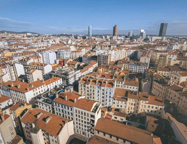 Lyon 7ème - Rue Montesquieu - Appartement de 86,68 m², 3 chambres, jardin privatif, Cave