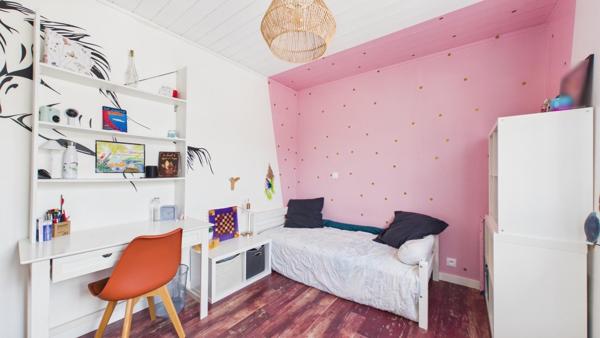 Maison récente 4 chambres sur 3 466 m² au calme