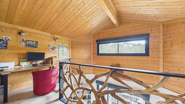 Maison récente 4 chambres sur 3 466 m² au calme