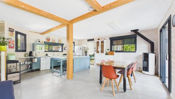 Maison récente 4 chambres sur 3 466 m² au calme