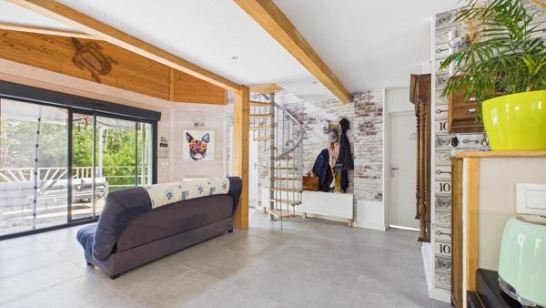 Maison récente 4 chambres sur 3 466 m² au calme