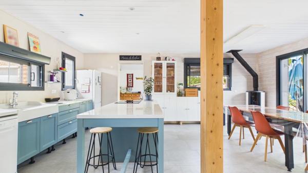 Maison récente 4 chambres sur 3 466 m² au calme