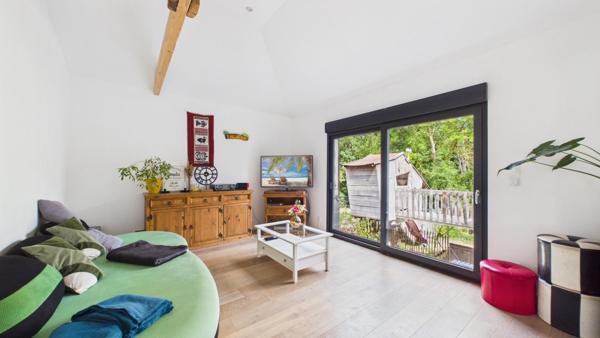 Maison récente 4 chambres sur 3 466 m² au calme