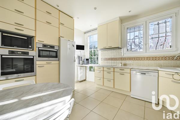 Maison à vendre 10 pièces 250 m² La Celle-Saint-Cloud