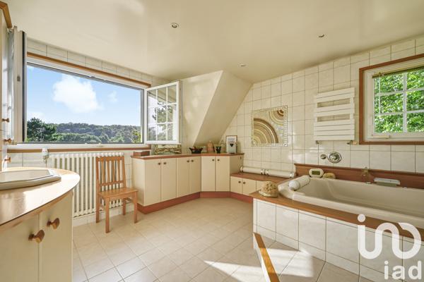 Maison à vendre 10 pièces 250 m² La Celle-Saint-Cloud