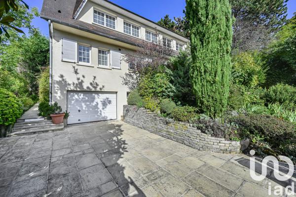 Maison à vendre 10 pièces 250 m² La Celle-Saint-Cloud