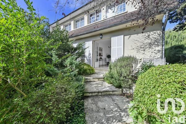 Maison à vendre 10 pièces 250 m² La Celle-Saint-Cloud