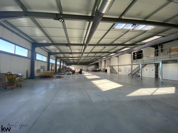 Local Commercial
        
        - 1200 m² 1 575 000 € *