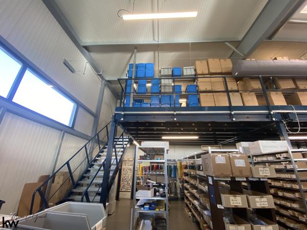 Local Commercial
        
        - 1200 m² 1 575 000 € *
