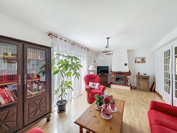 Charmante Maison a Vendre a Poitiers - 4 Chambres et Terrain Clos !