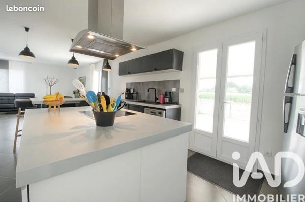 Maison à vendre 5 pièces 150 m² Roquefort