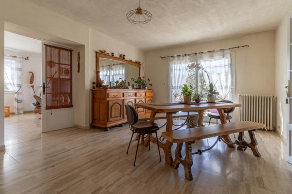 Maison
         8 pièces
        - 197 m² 535 000 € *
