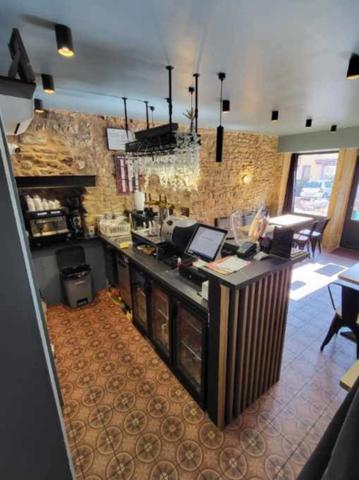 Bar-restaurant à VAL-D'OINGT (69)
