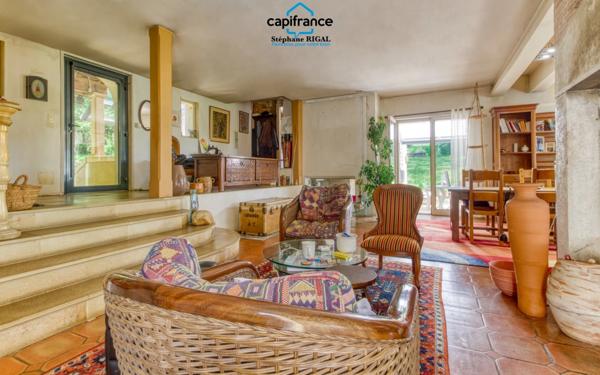 Dpt Lot et Garonne (47), à vendre FUMEL propriété en pierre P7 sur un terrain de 4ha de terrain